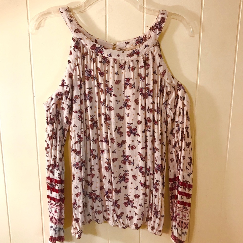 Women’s cold shoulder blouse, ruffle sleeves